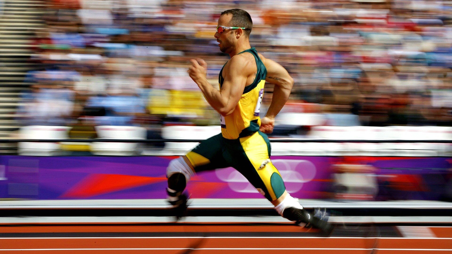 蝶泳200米选手配速图显示“分段负荷”趋势