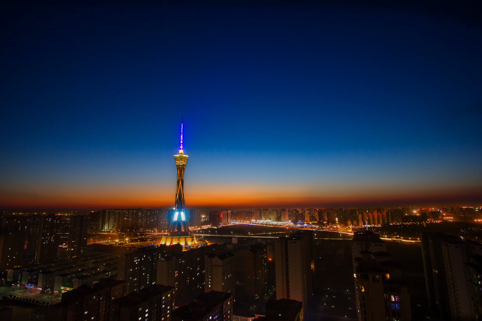 凯尔特人小前锋在训练中完成高难度突破,凯尔特人小后卫