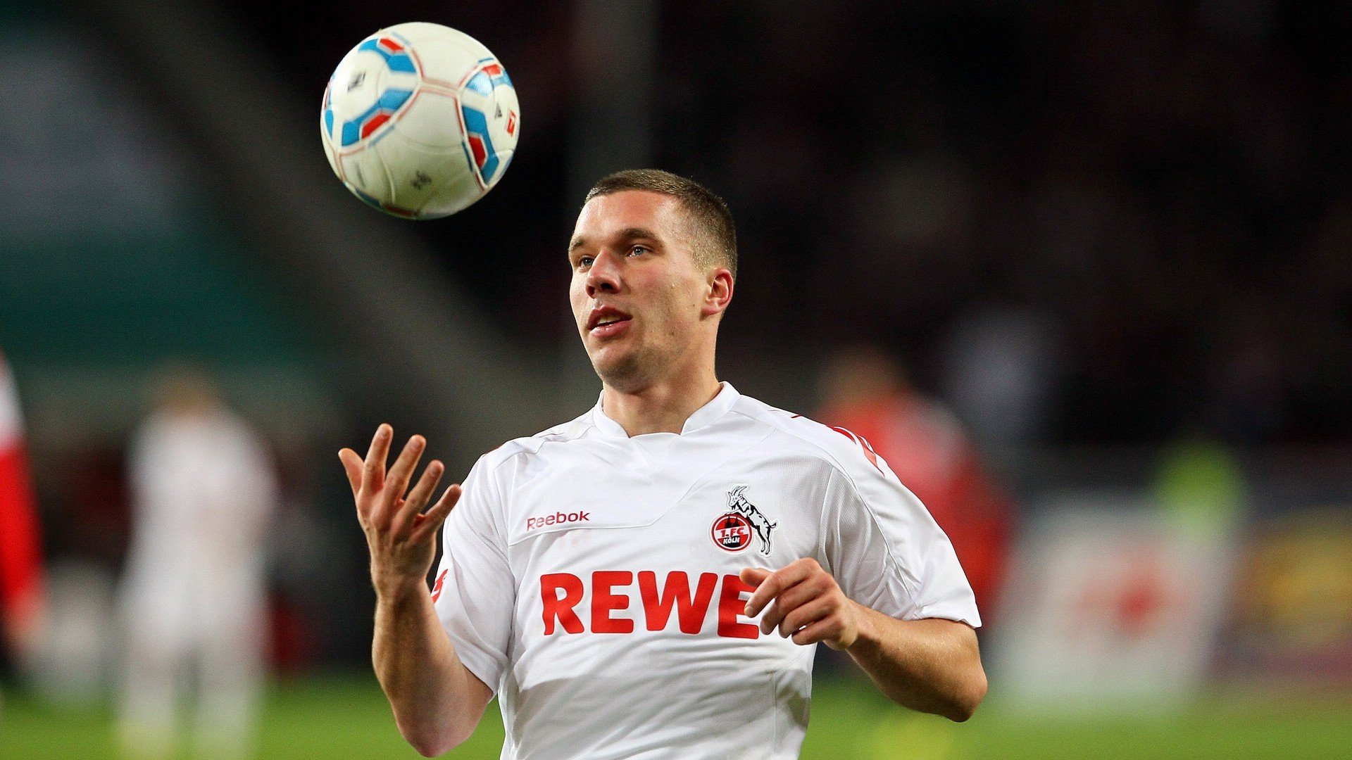 世界杯：餐饮行业推出“点名球员套餐” 销量与球星表现高度相关